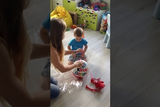 Распаковка большого киндер сюрприза