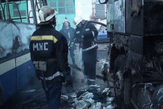 Миколаїв: рятувальники ліквідували горіння відразу семи автобусів