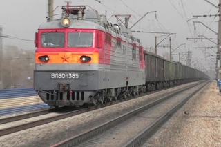 ЛОКОМОТИВ ВЛ80-1385 В СЦЕПКЕ С ГРУЗОВЫМ СОСТАВОМ