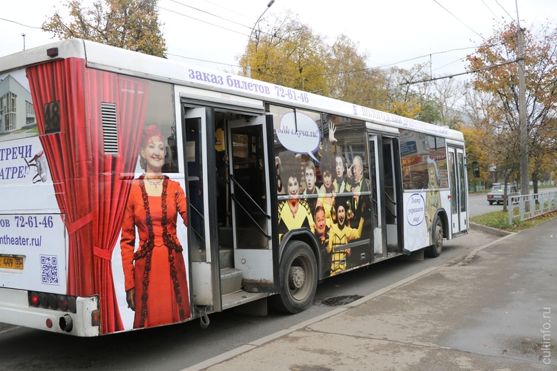 Из автобуса – в театр! Проехать на «театральном» общественном транспорте теперь могут вологжане