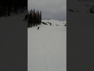 Горнолыжка. Горнолыжный спуск в Шерегеши. Шерегеш, Мустаг, очень крутой горнолыжный спуск.Папа Глеб