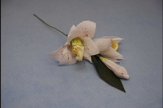 Лилии из конфет. DIY lilium of sweets
