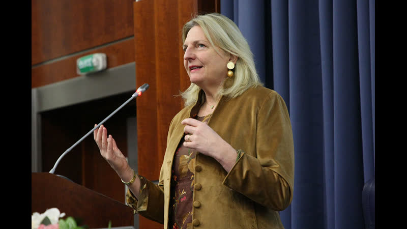Vortrag von Karin Kneissl im MGIMO, Лекция Карин Кнайсль на немецком