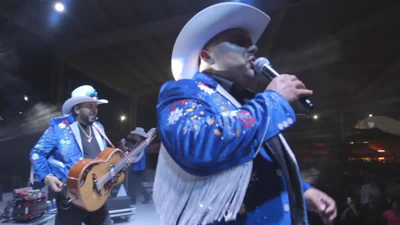 Popurrí de Cierre: El Resbalón, El Indio, El Zorro, El Ventarronazo, Súbanle Todo a la Música, Jardín
