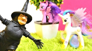 My Little Pony español. Princesas se esconden de la bruja.