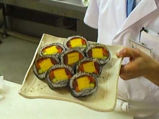 How to make futomaki sushi rolls