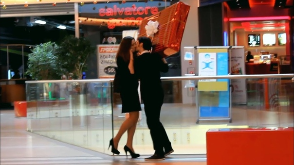 Gift Kissing Prank (
