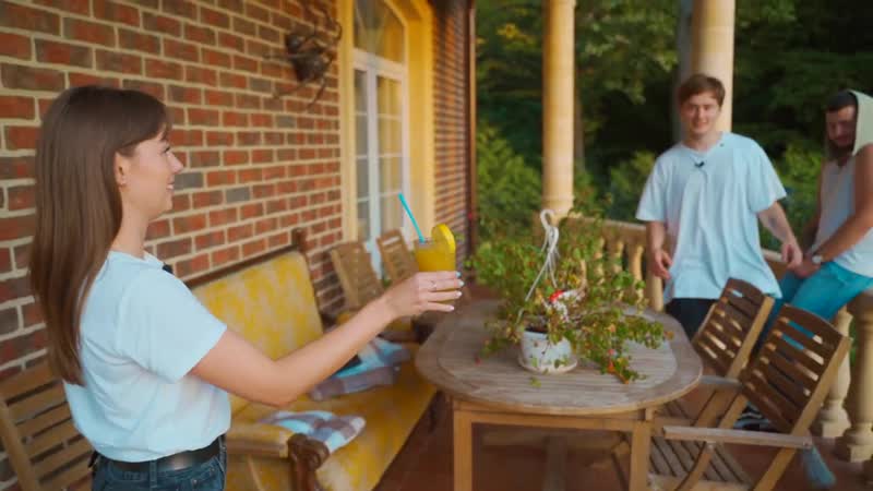 Exile Show ЧТО КУПИТ МОЯ ДЕВУШКА НА РУБЛЕЙ но на самом деле не