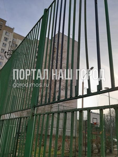 Ответственные службы привели в порядок спортивную площадку на Волгоградском проспекте Ответственные службы привели в порядок спортивную площадку на Волгоградском проспекте
