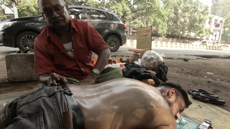 Индийский уличный массаж( Laal baba street massage Episode