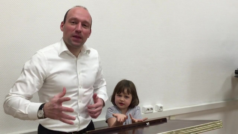 Дмитрий Рыжов с Дочкой рассказывают о Школе