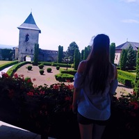 Анна Тихонова