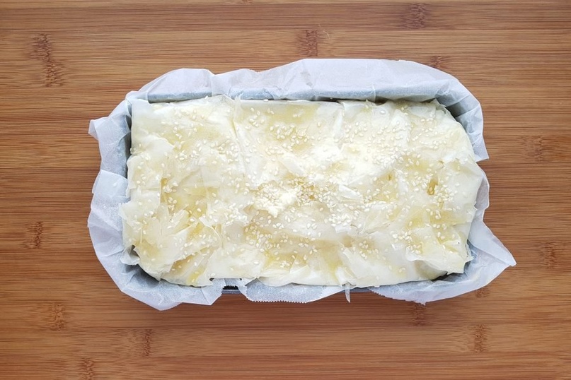 Пирог из теста фило с красной рыбой, изображение №7