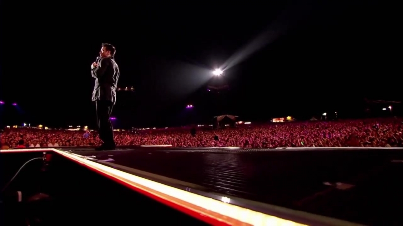 Robbie Williams Live At Knebworth (2003)