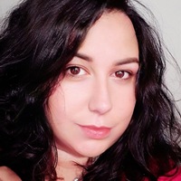 Оля Попова