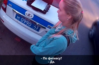 Пьяная девушка фитнес тренер