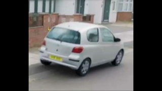 Toyota Yaris bouncing to Niko B - Why's this dealer (Synchronized) (Full song)