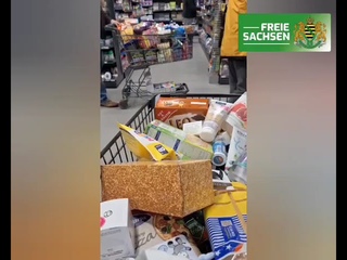 Dann bleiben die Einkaufswagen eben stehen: Kreativer Protest im Dresdner Simmel-Markt!Simmel-Chef