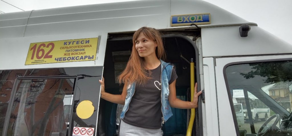 Девушка успевает писать стихи и работать на маршрутке №43: "Встаю в четыре утра" Это картинка