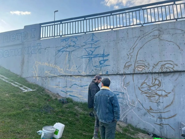 На Зареченском мосту скоро будут новые граффити. Контуры уже есть