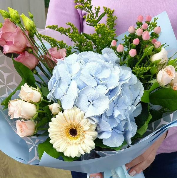 Букеты с гортензией и другими цветами фото Букеты с гортензией и другими цветами фото