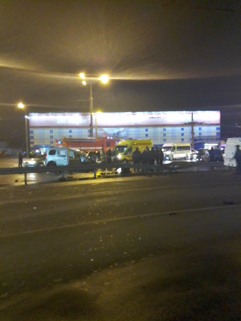 Улица никитинская на володарке. Типичный брянск чп. Типичный брянск чп. Вокзал карасук сдуло кровлю. Типичный брянск чп.