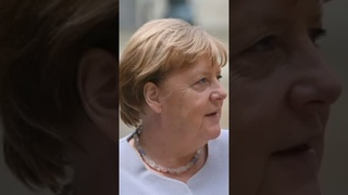 Angela Merkel entschuldigt sich dafr, dass sie so viele Moslems ins Land gelassen hat.